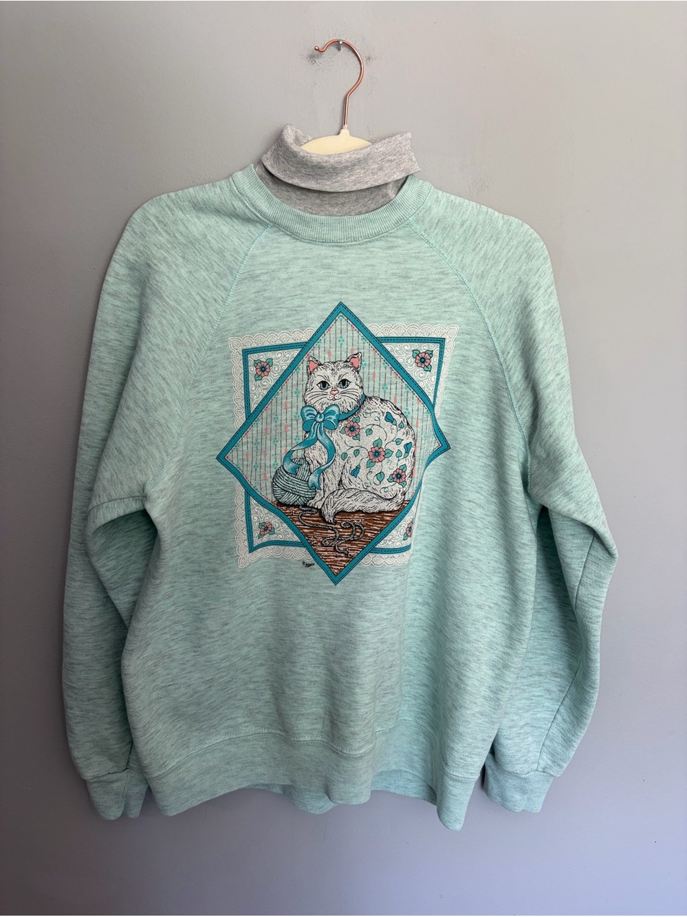 Vintage Kitty Cat Lady Turtleneck Sweatshirt Sz XL Mint Green Floral Yarn Ball
